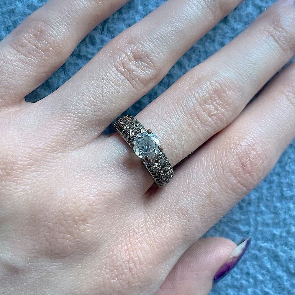 Round cut Cubic Zirconia Sterling Silver Ring Size 7